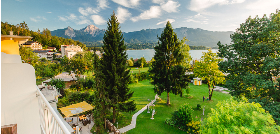 Blick über den Garten vom 4 Sterne Hotel 